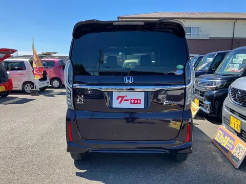 Honda N-BOX Custom