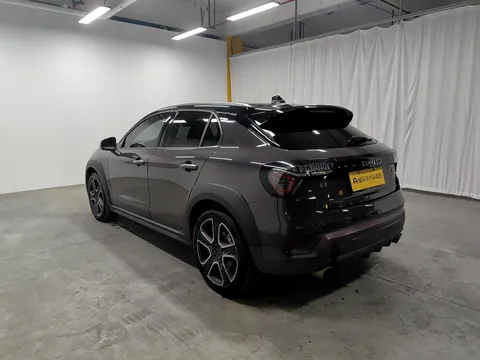 Lynk & Co 02