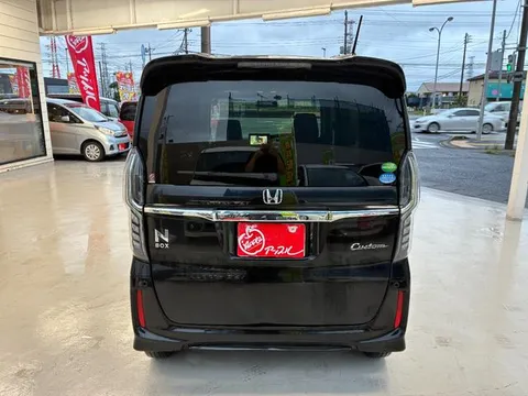 Honda N-BOX Custom