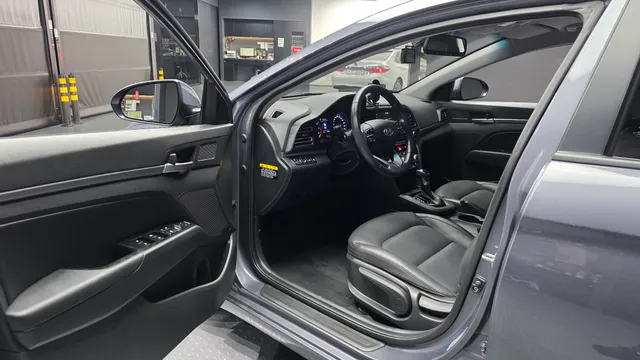 Hyundai Elantra (Avante)