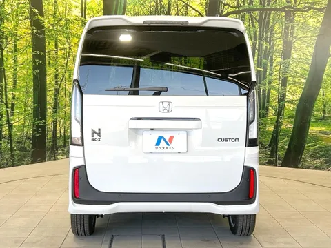 Honda N-BOX Custom