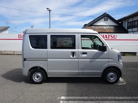 Nissan Clipper Van