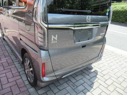 Honda N-BOX Custom