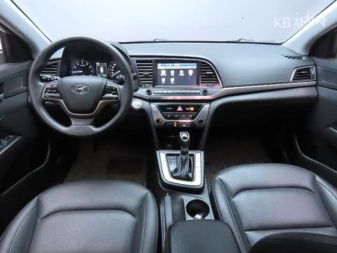 Hyundai Elantra (Avante)