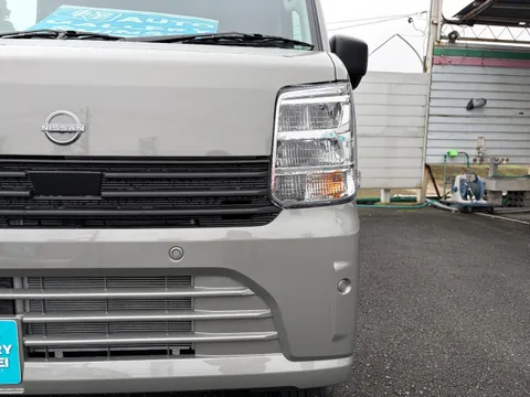 Nissan Clipper Van