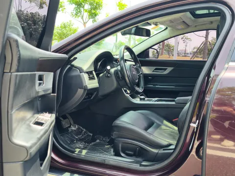 Jaguar XFL