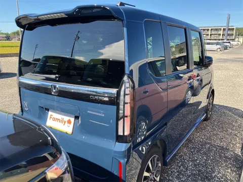 Honda N-BOX Custom
