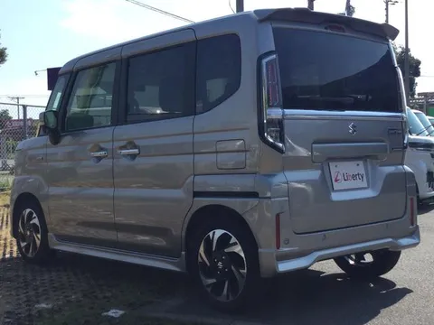 Suzuki Spacia Custom