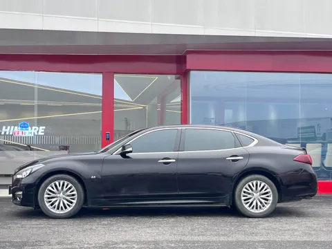 Infiniti Q70