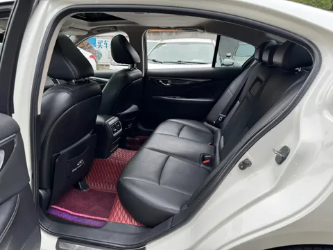 Infiniti Q50L
