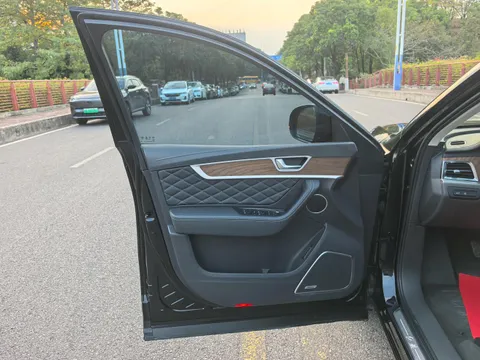 Hongqi HS7