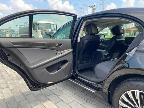 Hongqi H7