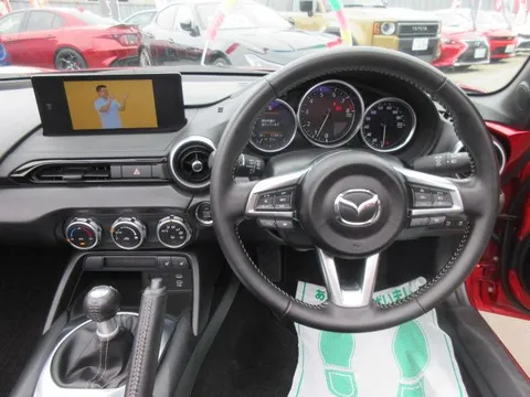 Mazda MX-5 (Roadster)
