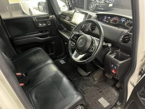 Honda N-BOX Custom