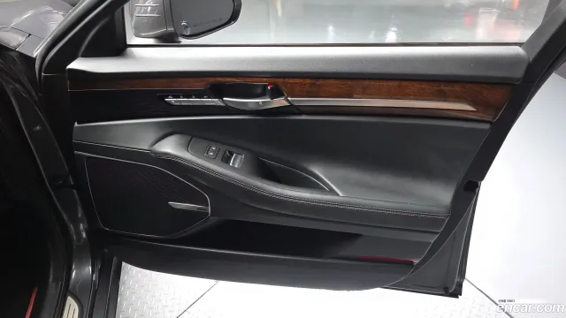 Genesis G90 (EQ900)