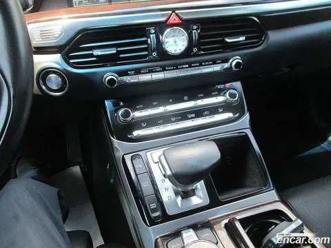 Genesis G90 (EQ900)