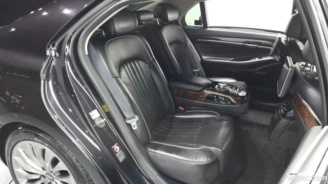 Genesis G90 (EQ900)