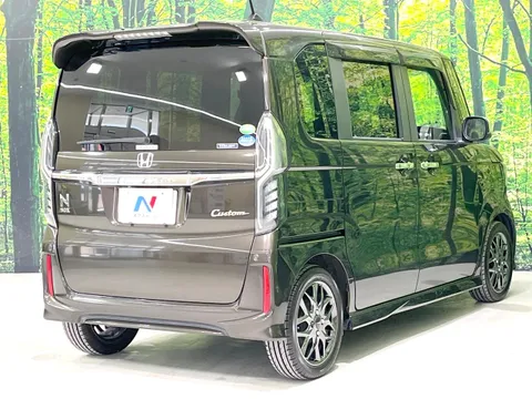 Honda N-BOX Custom