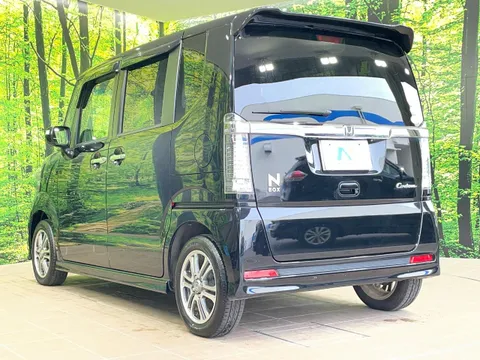 Honda N-BOX Custom