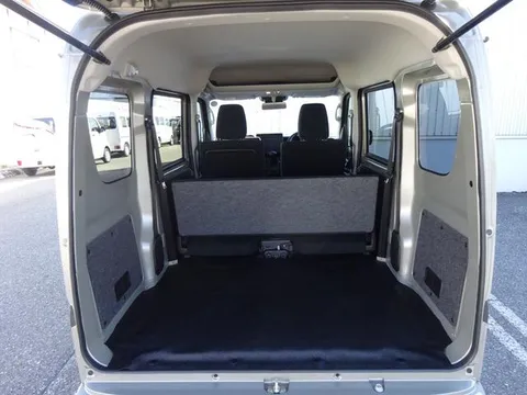 Nissan Clipper Van