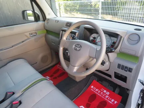 Toyota Pixis Space