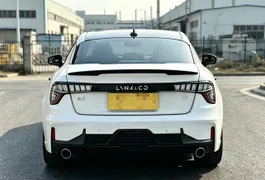 Lynk & Co 03