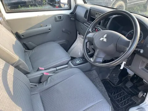 Mitsubishi Minicab Van
