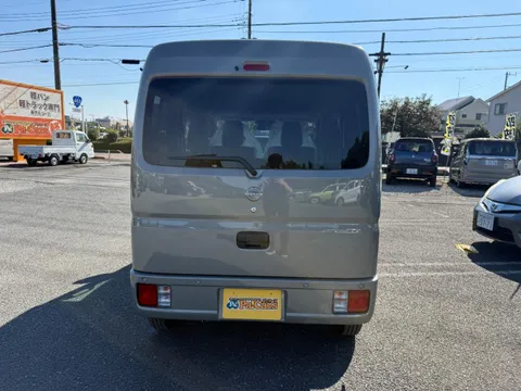 Nissan Clipper Van