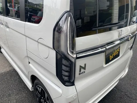Honda N-BOX Custom