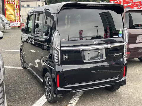 Honda N-BOX Custom