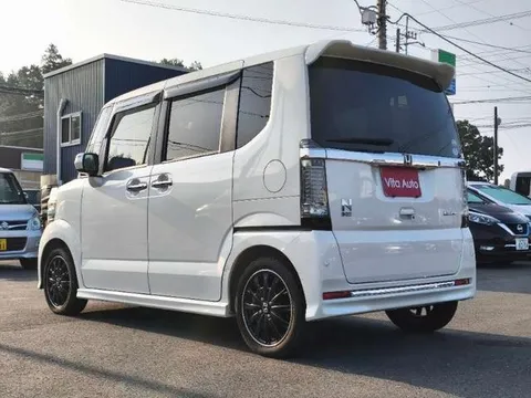 Honda N-BOX Custom