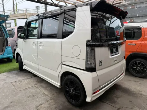 Honda N-BOX Custom