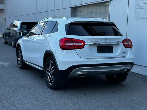 Mercedes-Benz Mercedes-Benz GLA