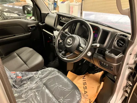 Nissan Clipper Van