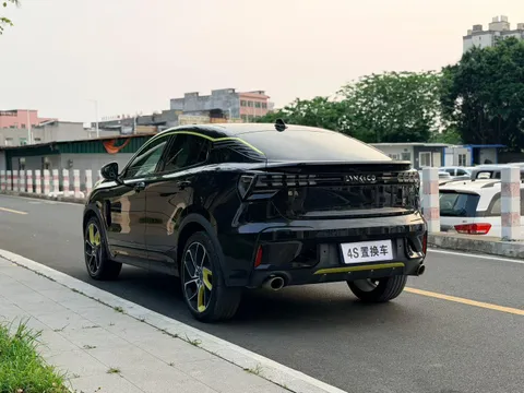 Lynk & Co 05