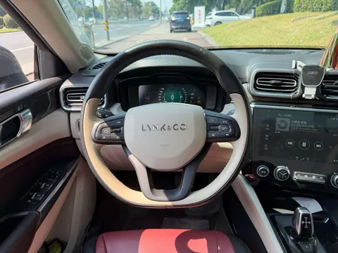 Lynk & Co 02