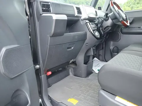 Toyota Pixis Mega