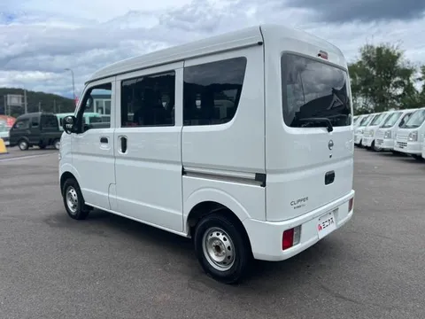 Nissan Clipper Van