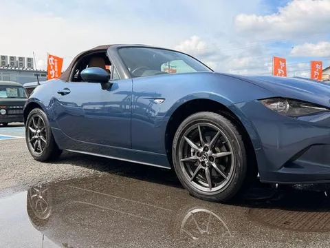Mazda MX-5 (Roadster)