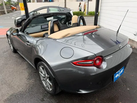 Mazda MX-5 (Roadster)