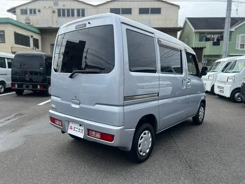 Mitsubishi Minicab Van