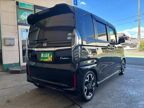 Honda N-BOX Custom