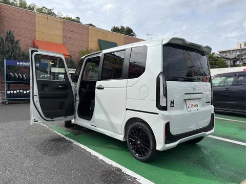 Honda N-BOX Custom