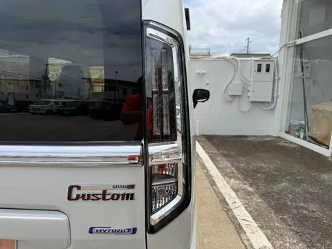 Suzuki Spacia Custom