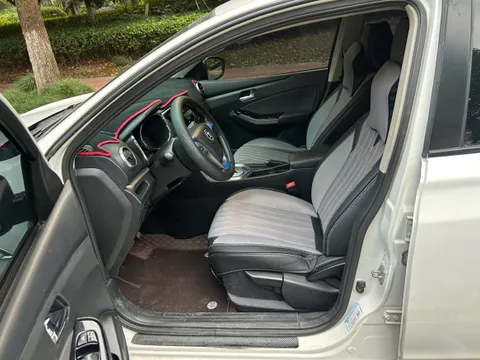 Venucia T70