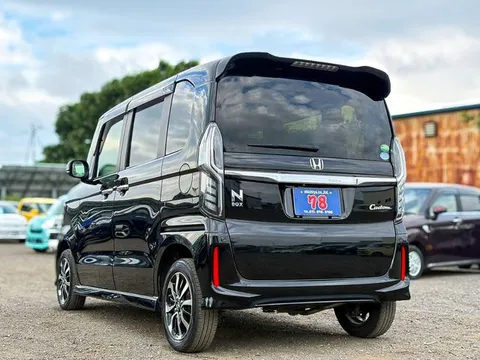 Honda N-BOX Custom
