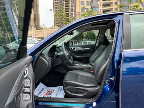 Infiniti Q50L