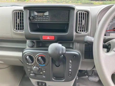 Nissan Clipper Van
