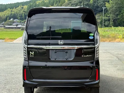 Honda N-BOX Custom