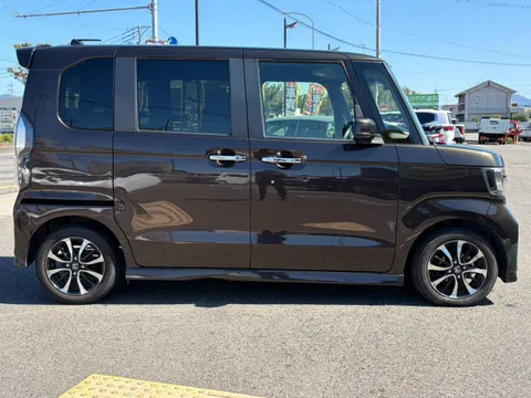 Honda N-BOX Custom